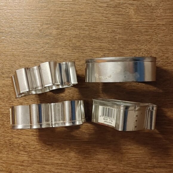 Christmas BAKING Cookie Cutters Metal Lot 4 Bell Oval Snowflake Gingerbread 3" - Picture 2 of 3